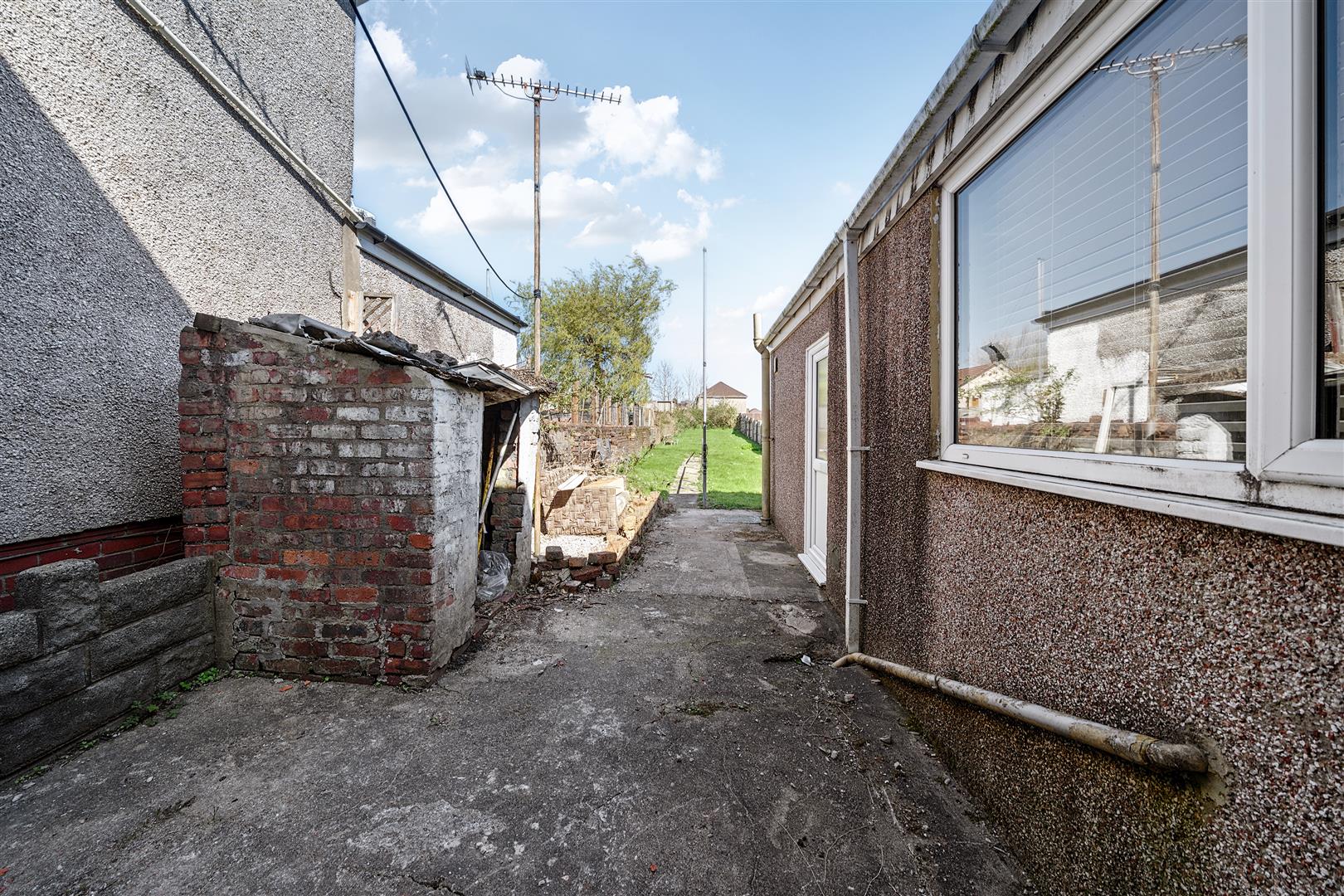Middle Road, Gendros, Swansea, SA5 8ES